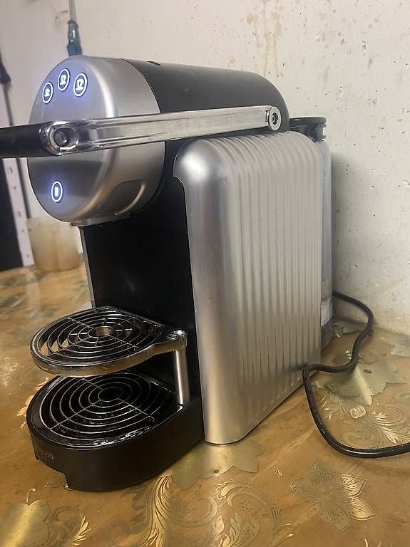Machines à café & Machines à expresso: Nespreso Zenius. – D'occasion à Adliswil par Claris02 2