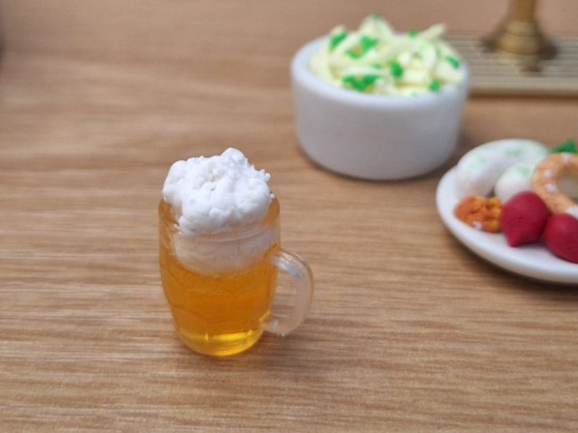 Case e mobili per bambole: Handmade Oktoberfest Essen Set, Schweinshaxe, Bier – Nuovo (secondo la descrizione) da Zürich venduto da HandmadeTinyFood 3