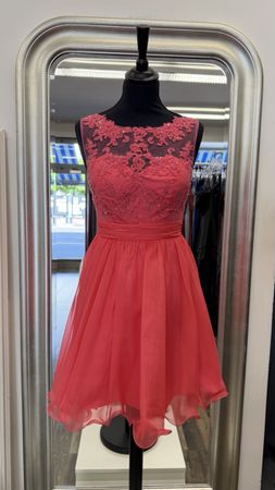 Atemberaubendes Partykleid korallener Spitze & Tüll Gr 34