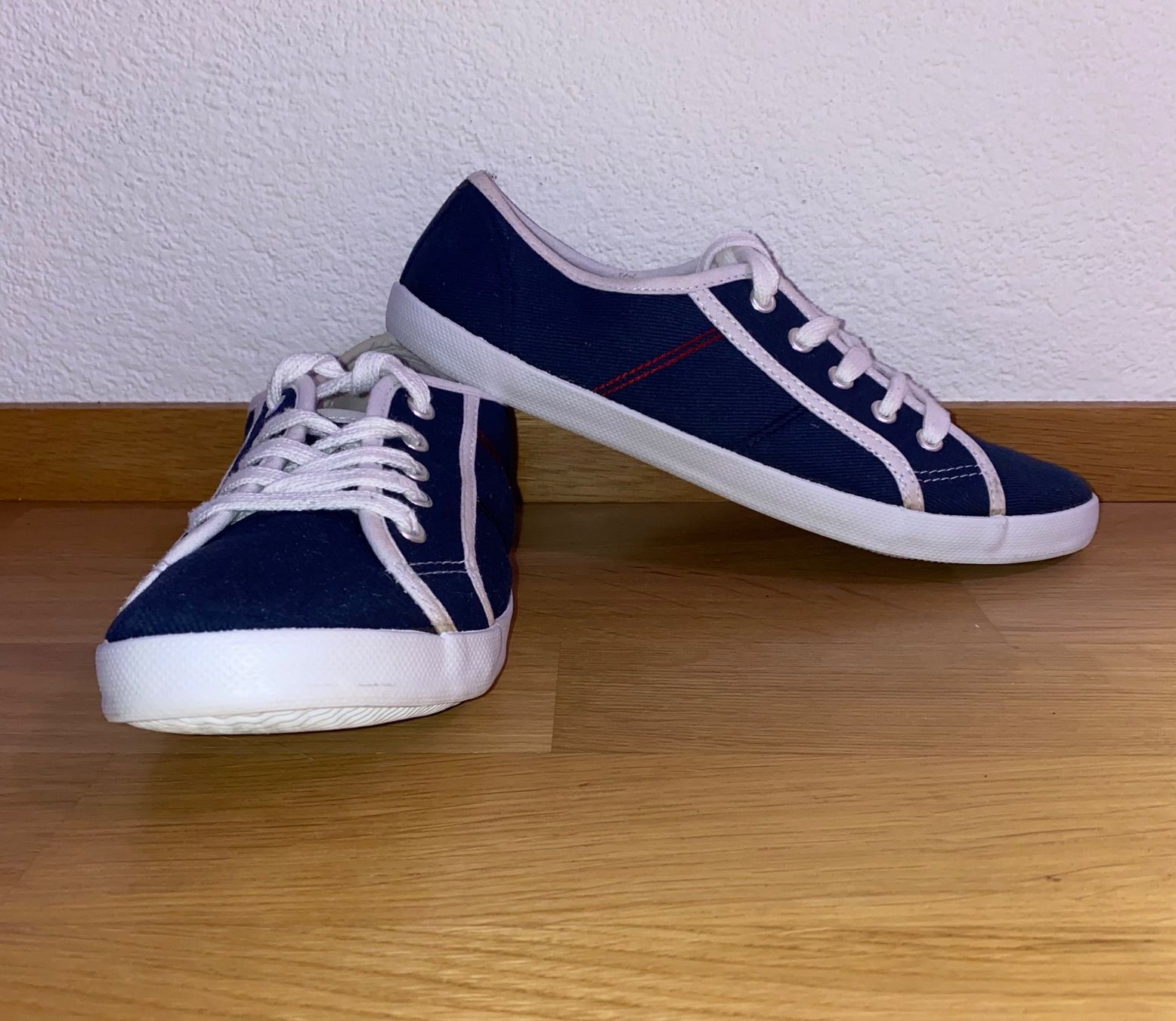 Damenschuhe: Basic Low Sneaker Gr. 41 – Neu (gemäss Beschreibung) aus Herisau von Seyashop1