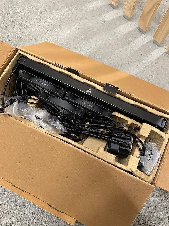 PC: Corsair H170i Elite LCD – Usato da Derendingen venduto da Nerii 1