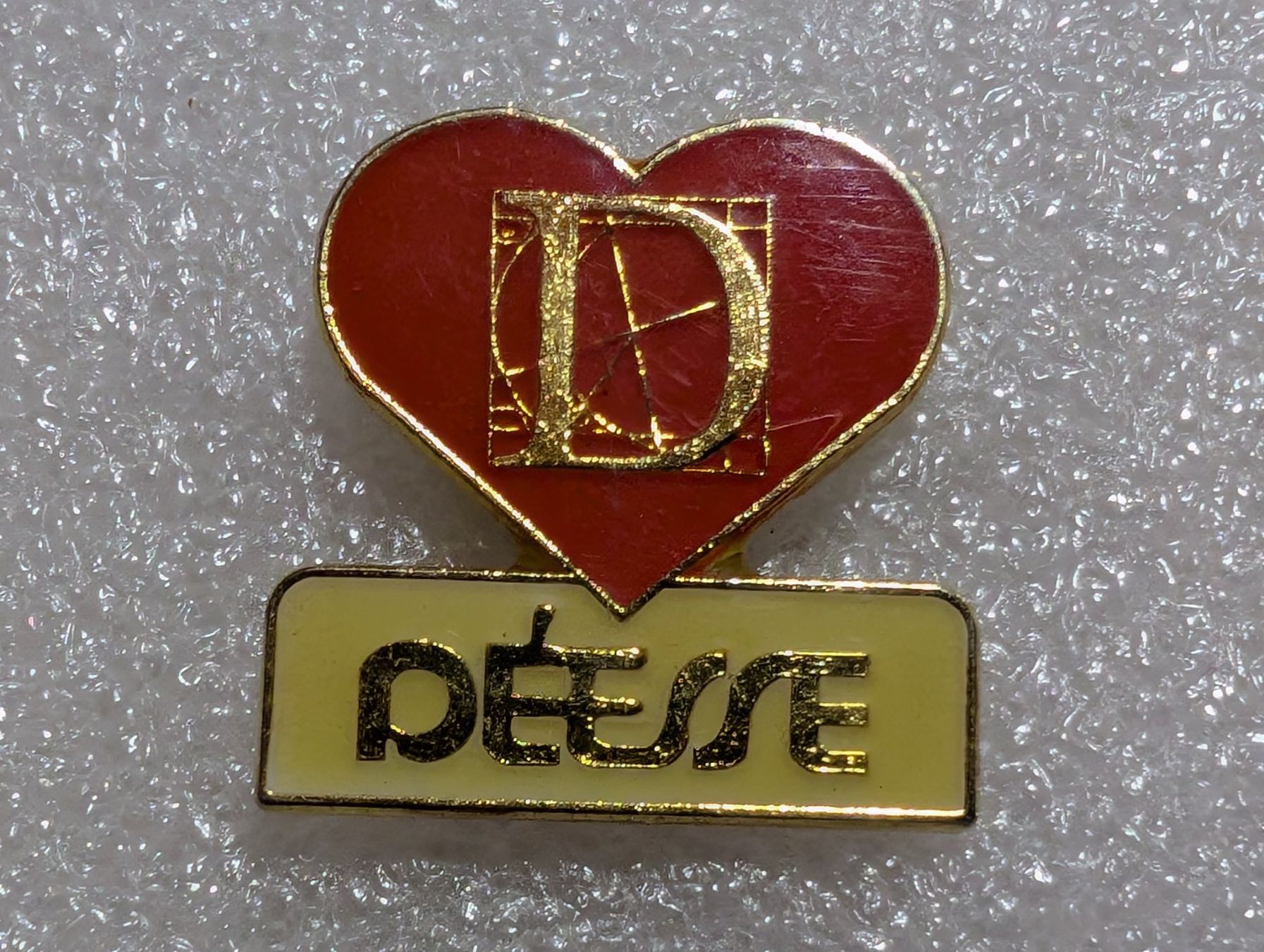 Plaquettes & Badges: Ansteckpin 258: Deesse – D'occasion à Oppligen par Pin-Fall-Shop
