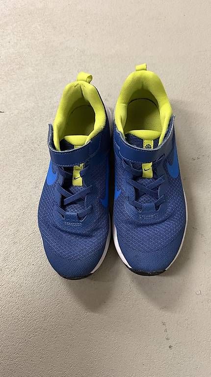 Scarpe per ragazzi: Nike Kinder Schuhe Gr.34 – Usato da Pfäffikon ZH venduto da Ekgv 1