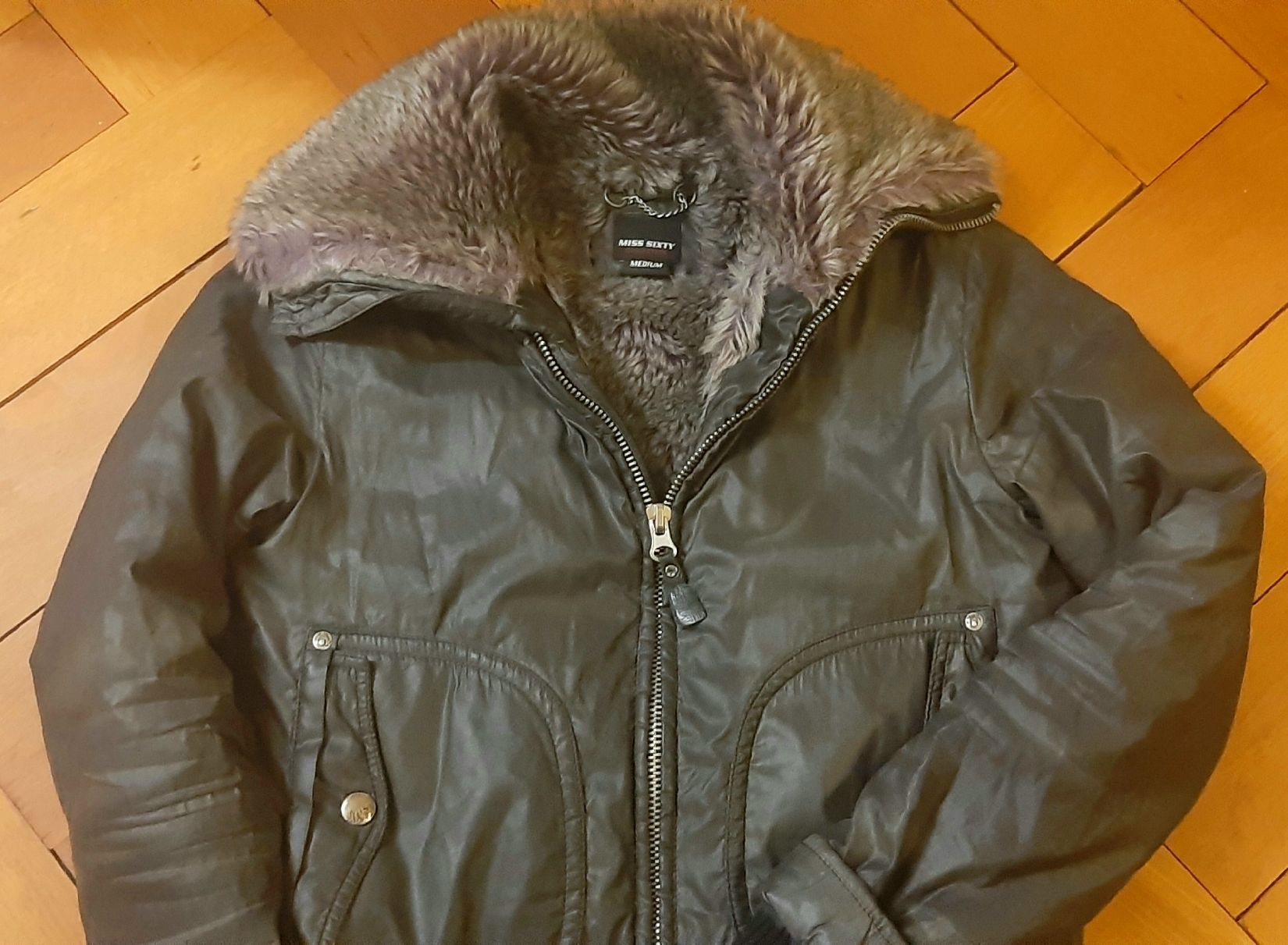 Miss Sixty Giacche: Einzigartige MISS SIXTY Jacke mit fell - Gr. S – Nuovo (secondo la descrizione) da Zürich venduto da Venecia25
