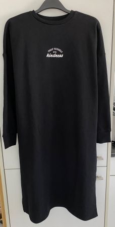 Schwarzes Kleid mit Aufschrift, Grösse L
