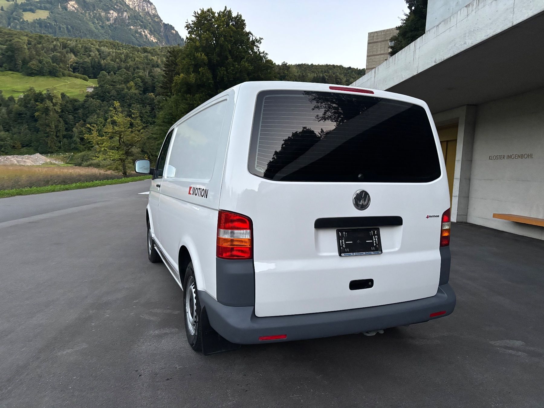 Véhicules utilitaires: VW T5 2.5 TDI 4x4 – D'occasion à Brunnen par Outdooro_Schweiz 3