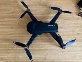 GPS Quad-Drohne 'Donre LSRC' mit vielem Zubehör
