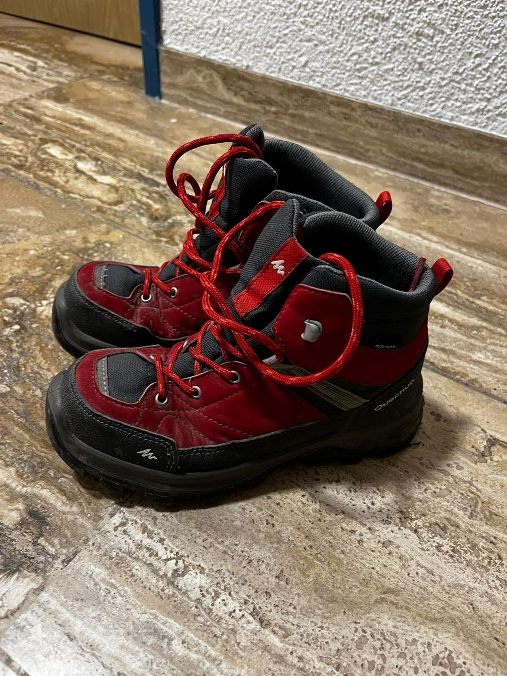 Schuhe für Jungen: Quechua Wander, Gr. 34, rot/schwarz – Gebraucht aus Gossau SG von juergDaenzer 2