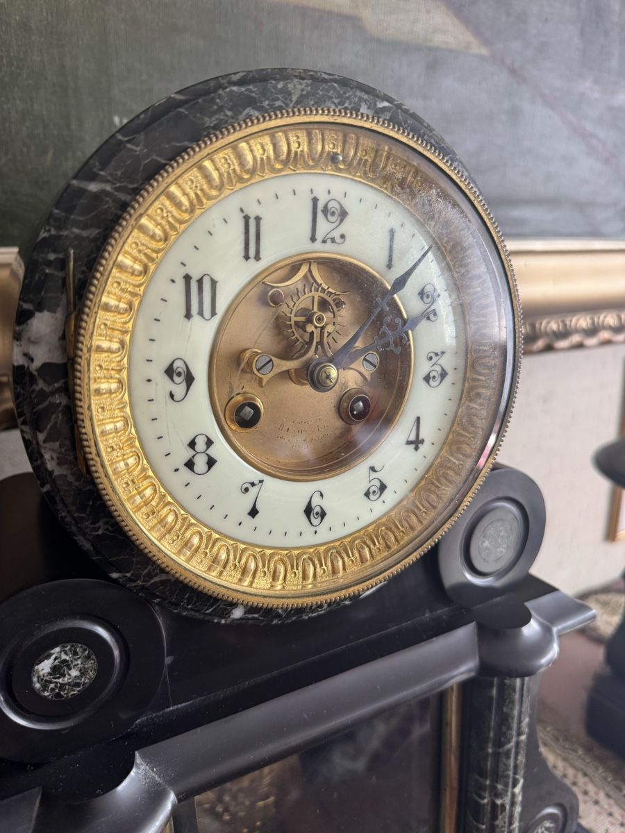 Orologi: Kaminuhr mit 2 Kerzenständern – Usato da Tübach venduto da Tijera 4