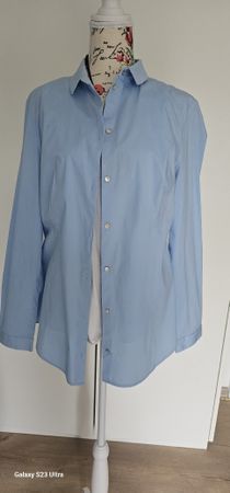 Esprit Bluse Hellblau Gr. 44,(es fehlt  klainer) Top Zustand