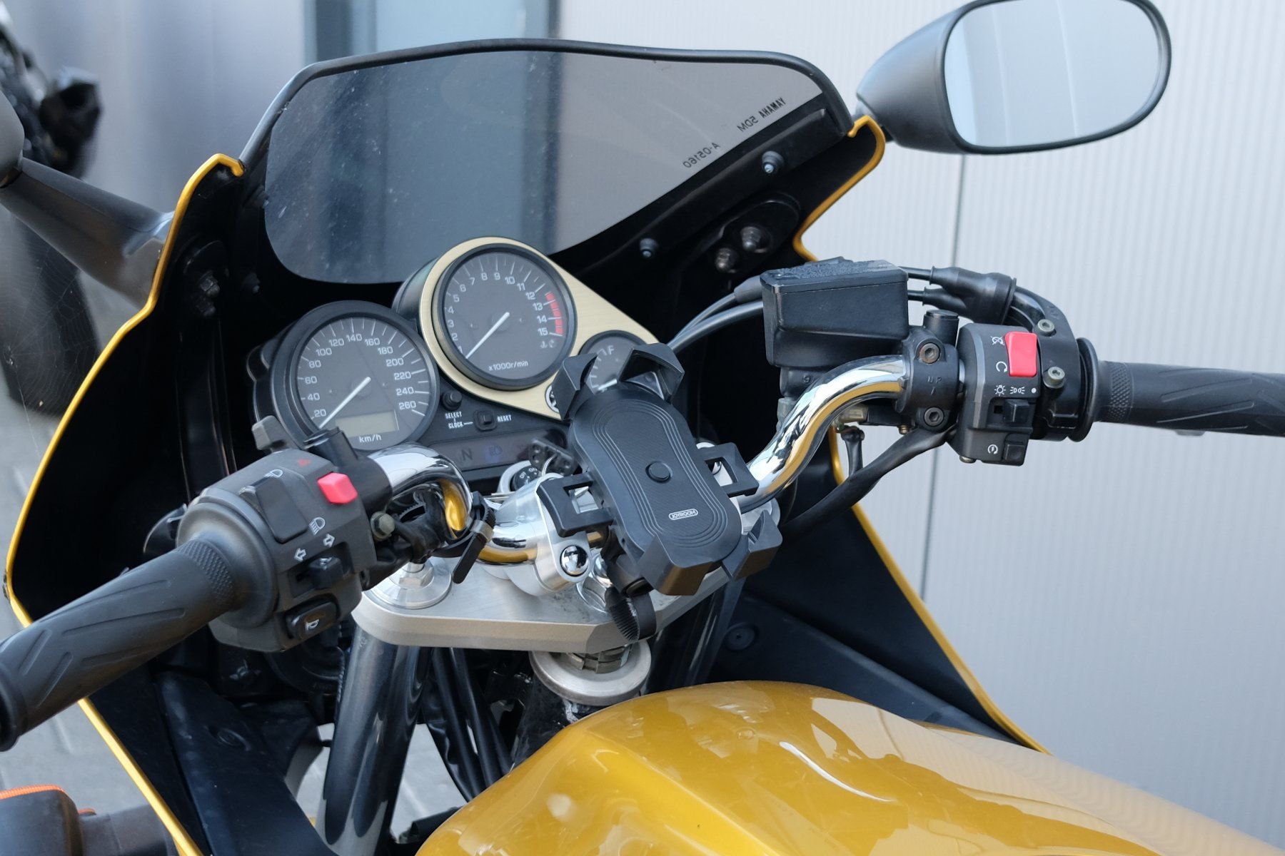 Yamaha Touring: Yamaha FZS600 – Usato da Sargans venduto da pirelli146 3
