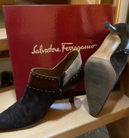 Salvatore Ferragamo Stiefeletten Gr. 38 C Wildleder beige br
