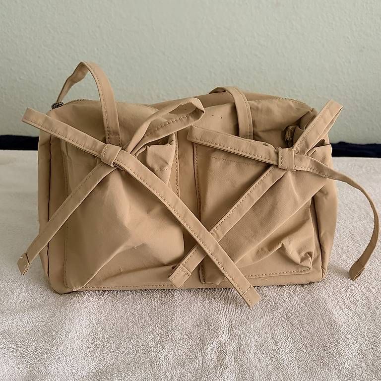 Borse da donna: Beige Schultertasche mit Schleifendetails – Nuovo (secondo la descrizione) da Berikon venduto da nao_5qbr