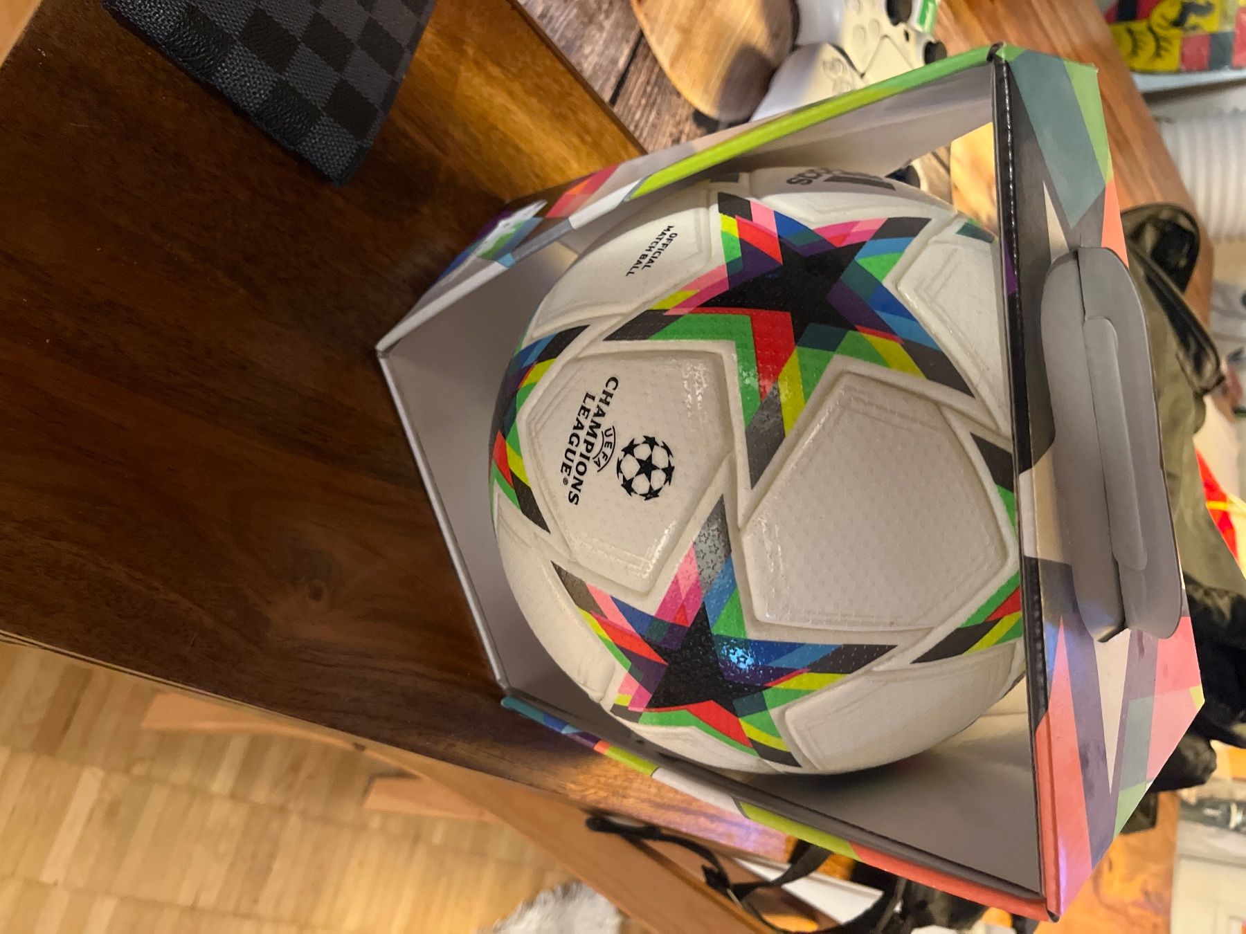 Adidas Ballons: fussbal champions leage 22/23 orginal – Neuf avec emballage d'origine à Wald ZH par L46