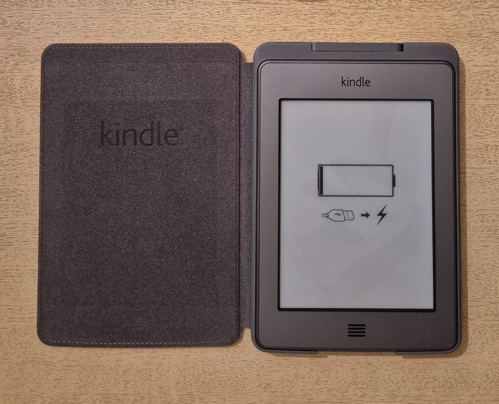 Amazon Tablet PC: Kindle & Bookeen E-Reader Set inkl. Hüllen & Kabel, defekt – Difettoso da Schwyz venduto da chr_5b57 2