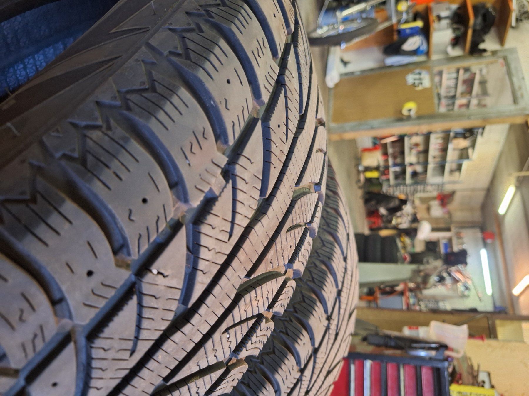 Alle Autoersatzteile: Winterpneu 235/65 R 17 – Gebraucht aus Willisau von 19AM91 2