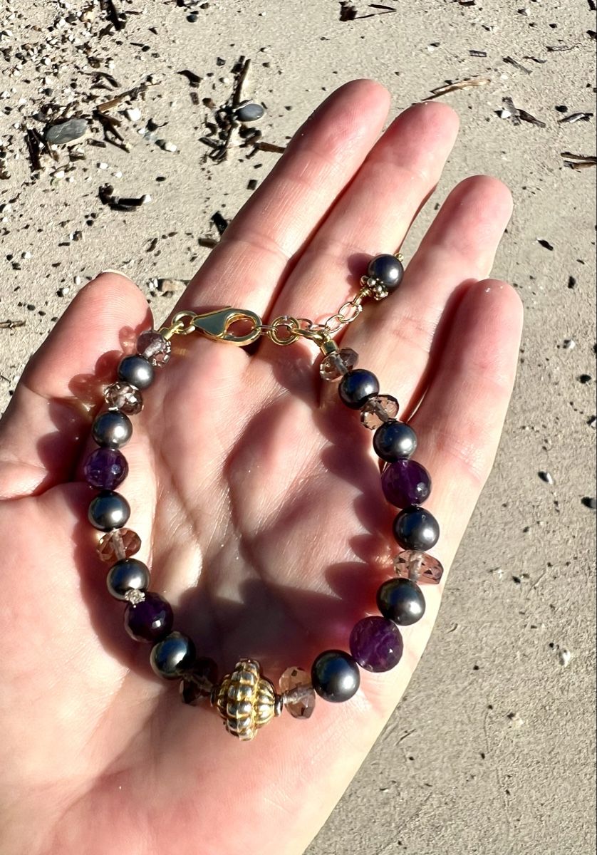Armbänder & -reifen: Amethyst & Black Pearl Bracelet Gold Plated – Neu und originalverpackt aus Rüschlikon von ThereseJewelryDesign 5