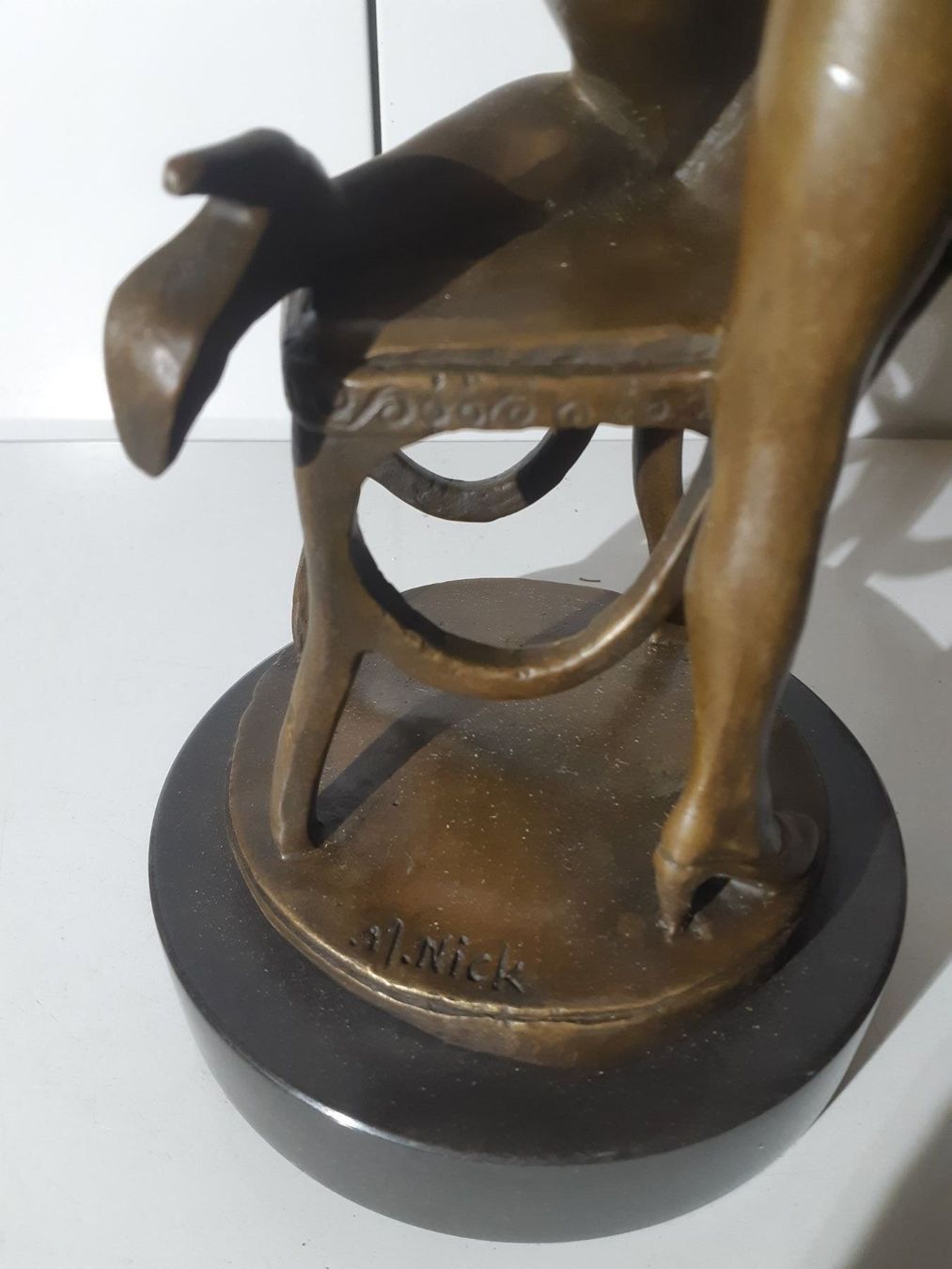 Sculture & Statue: Auf Stuhl knieender Bronze Akt – Usato da Grindelwald venduto da carro5 6