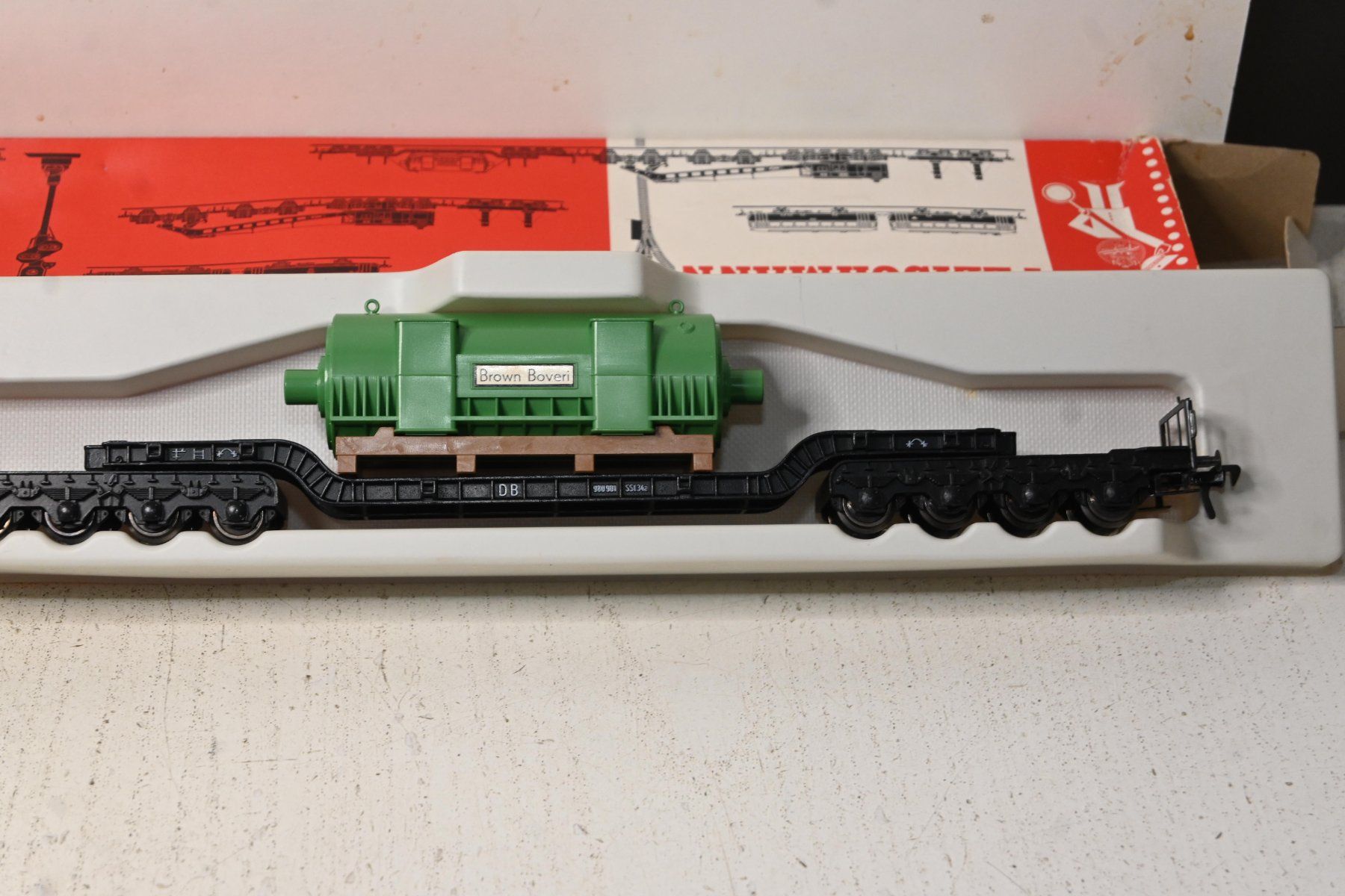 Fleischmann Modellini di ferrovie: Güterwaggon mit Transformator Brown Boveri FLM HO/DC OVP – Usato da Laupen ZH venduto da Zmoewe 2