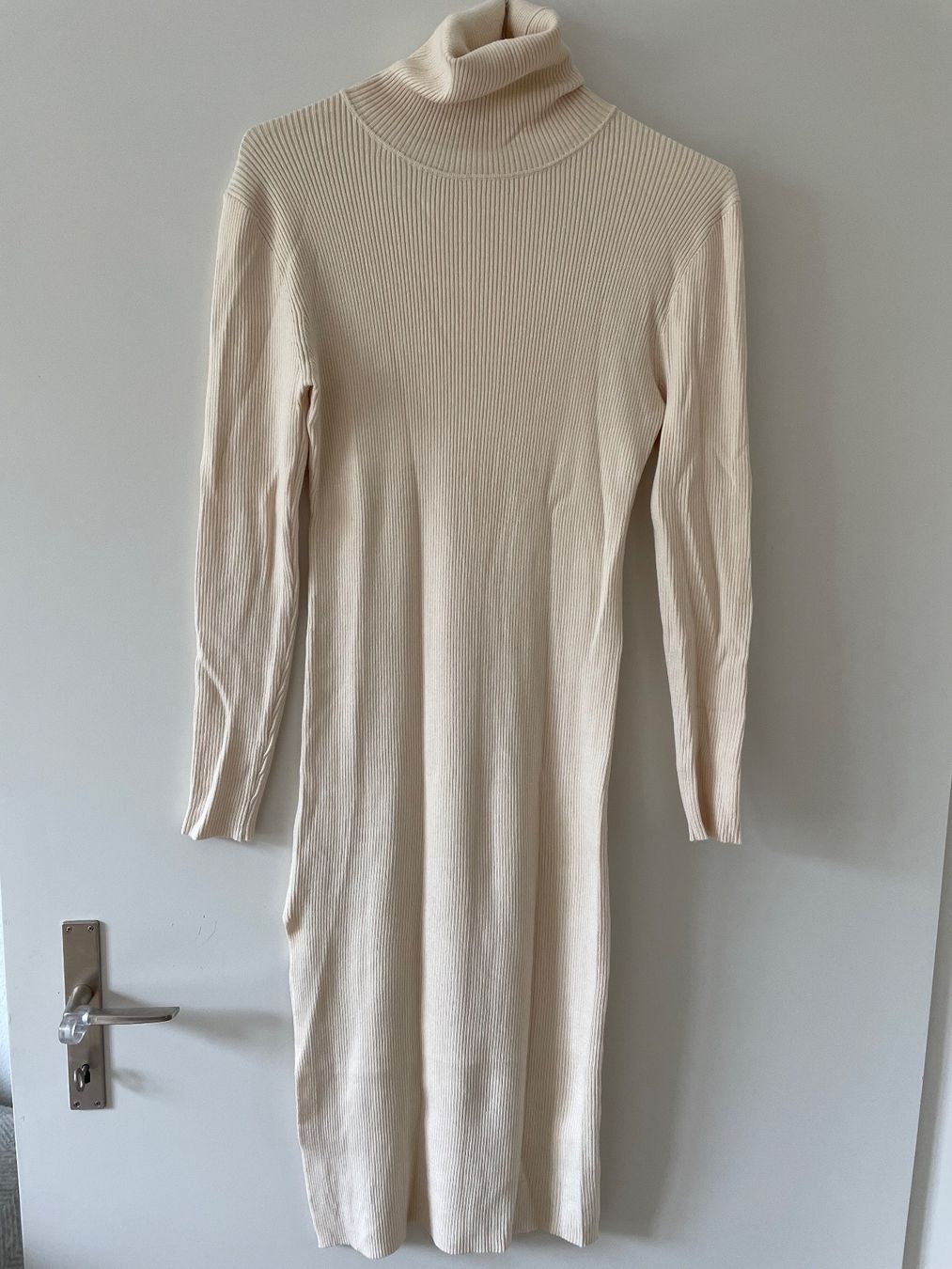 Vestiti: Neuwertiges Midikleid beige Vicbee M – Nuovo (secondo la descrizione) da Herrliberg venduto da spunggi