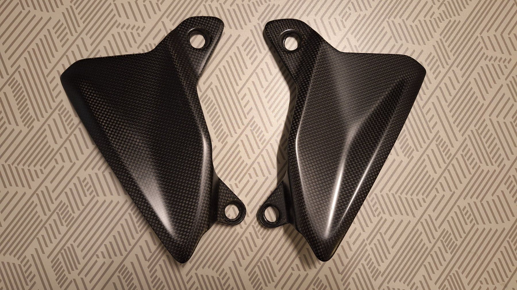 Ducati Alle Motorradersatzteile: Déflecteurs latéraux en carbone pour Ducati Multistrada V4 – Gebraucht aus Prangins von Gaillardvin 2