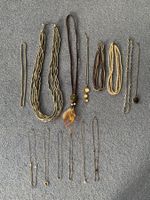 Lot Modeschmuck in verschiedenen Längen und Arten