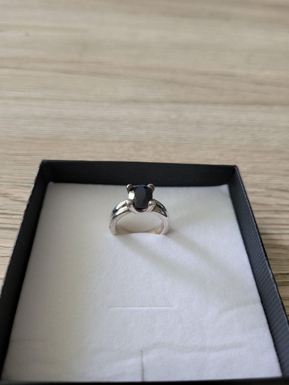 Anelli: Silberring mit sehr dunklem blauen Stein – Usato da Bonau venduto da Nisi_89 1