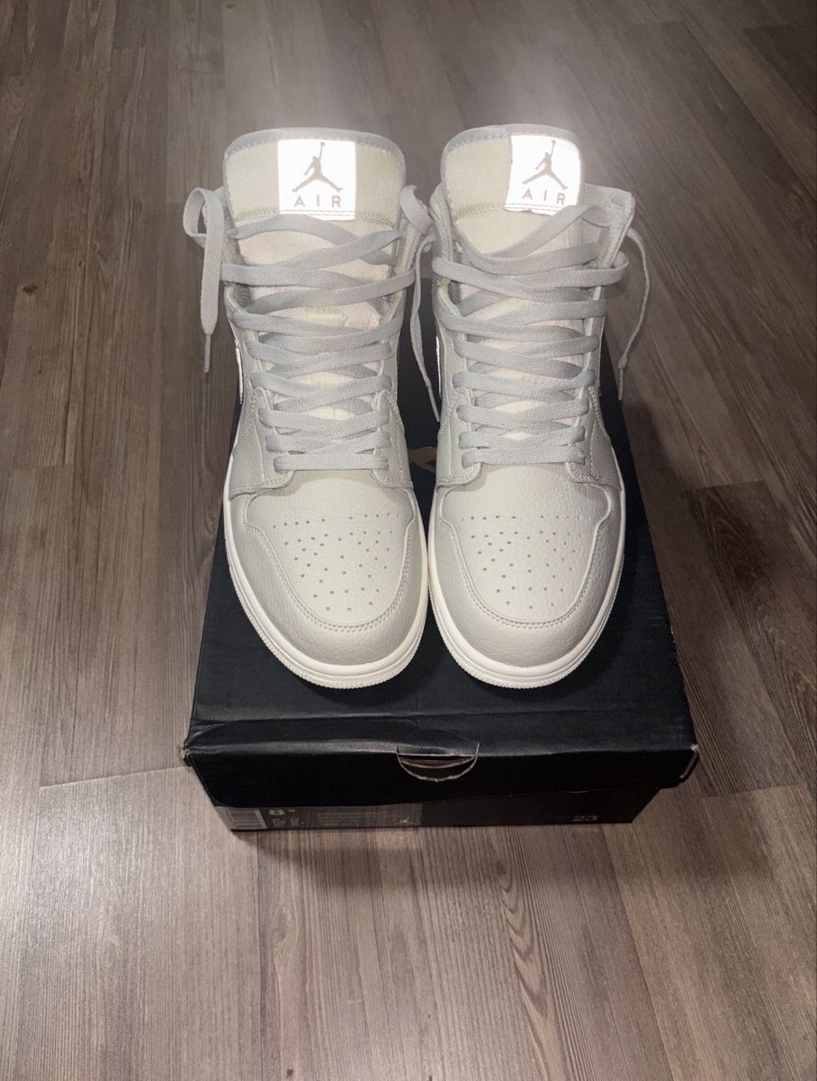 Jordan Scarpe da uomo: Jordan 1 Mid "Bone Grey" - Top Zustand, Grösse 42 – Nuovo (secondo la descrizione) da Gerlafingen venduto da gxs_75nb 1