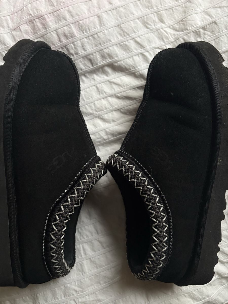 Ugg Scarpe da uomo: Bottes UGG noires taille 38  – Nuovo (secondo la descrizione) da Le Grand-Saconnex venduto da c7w_ngx7 2