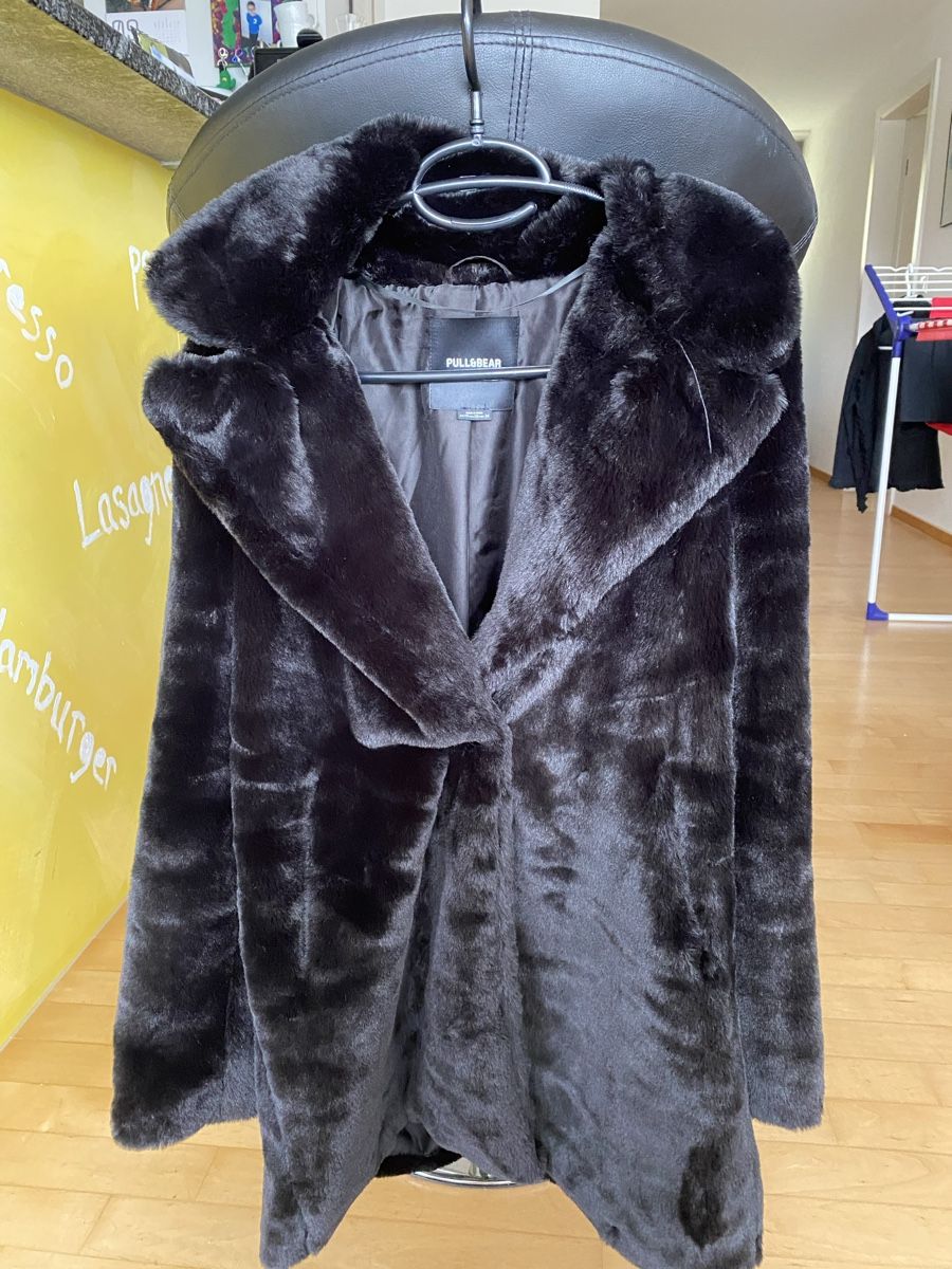 Pull&Bear Mäntel: Pull&Bear Winterjacke in Felloptik, Gr. XS, Schwarz! – Neu (gemäss Beschreibung) aus Schmerikon von vasso72
