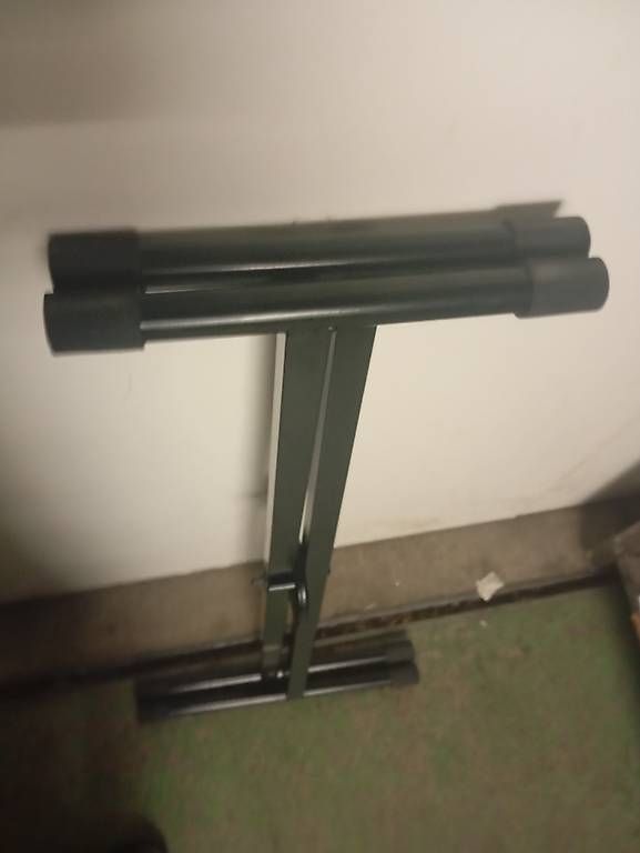 Supports pour instruments & partitions: Keyboard Ständer quick lok – D'occasion à Basel par Petergunn
