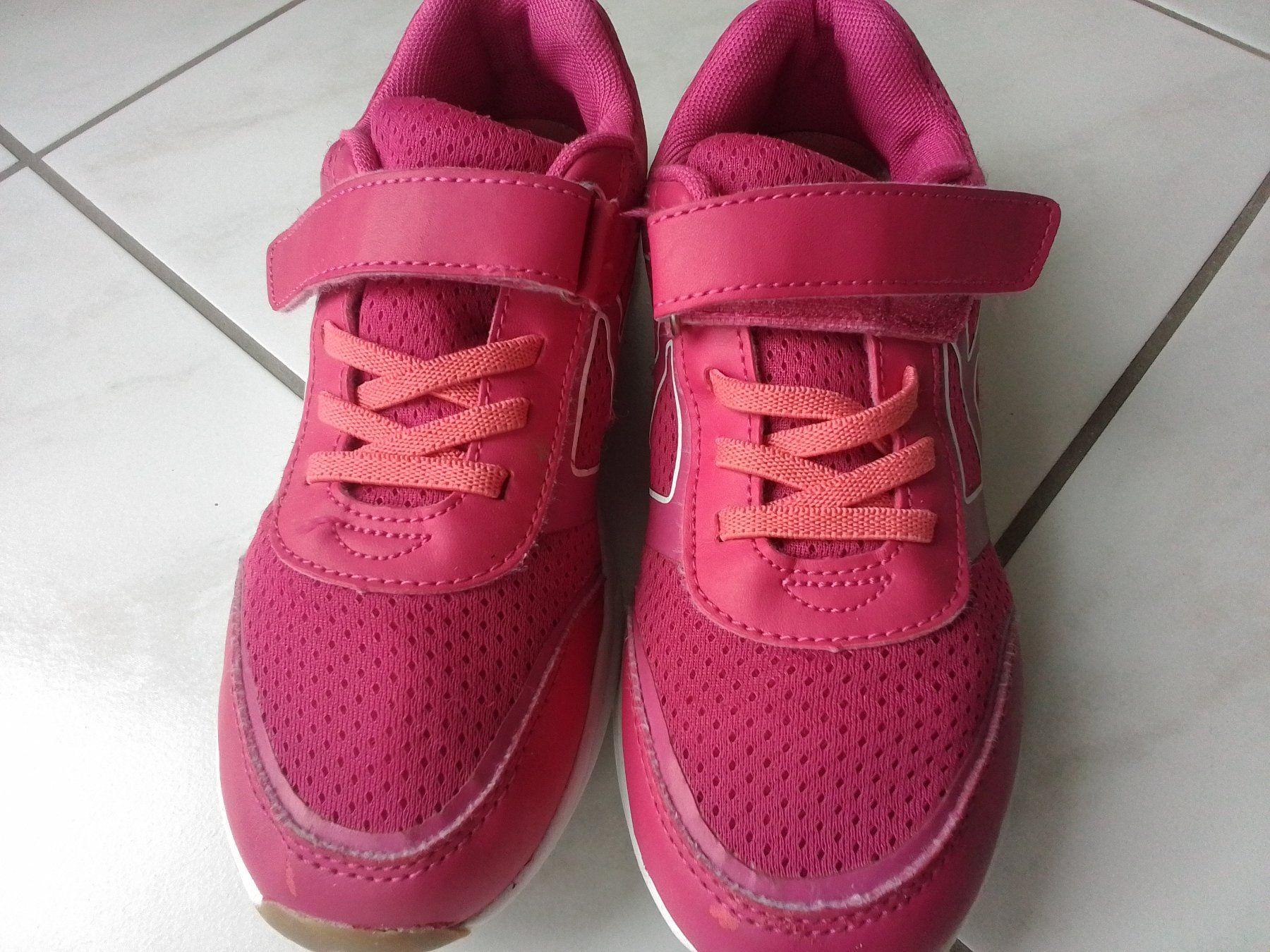 Scarpe per ragazze: Turnschuhe Gr.35 – Usato da Heimberg venduto da sunny1970 1
