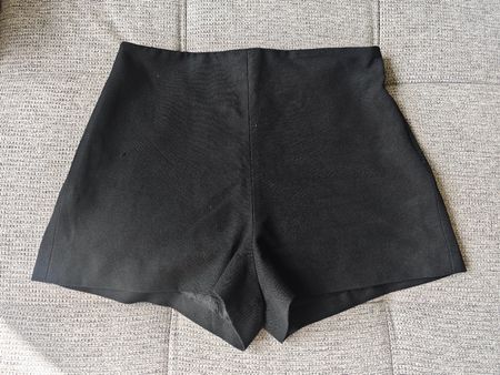 ZARA Black High-Waisted Shorts Size XL - Perfect for Summer!