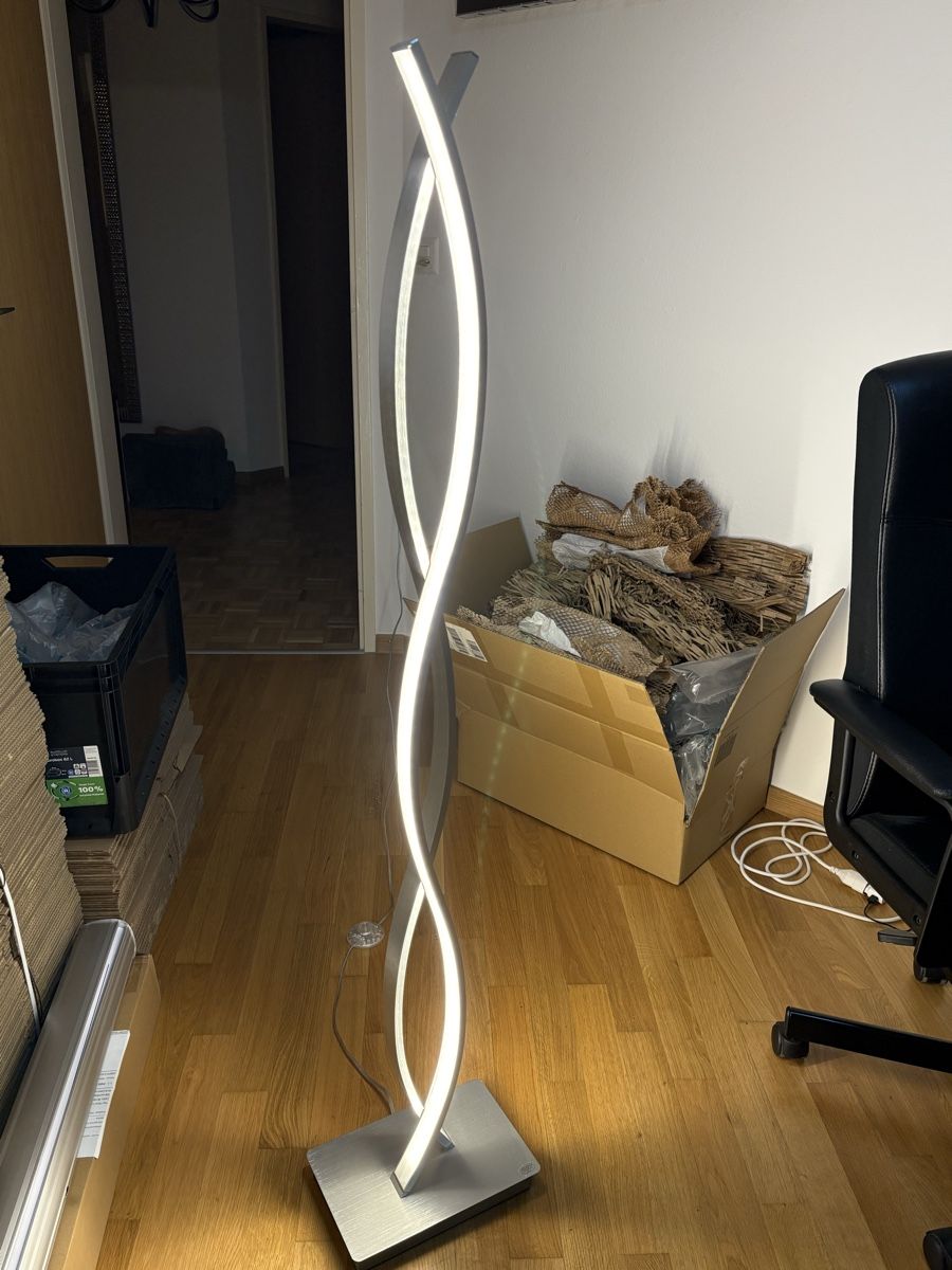 Lampade: LED Stehleuchte top Zustand  – Usato da Oetwil am See venduto da CJ2610 2