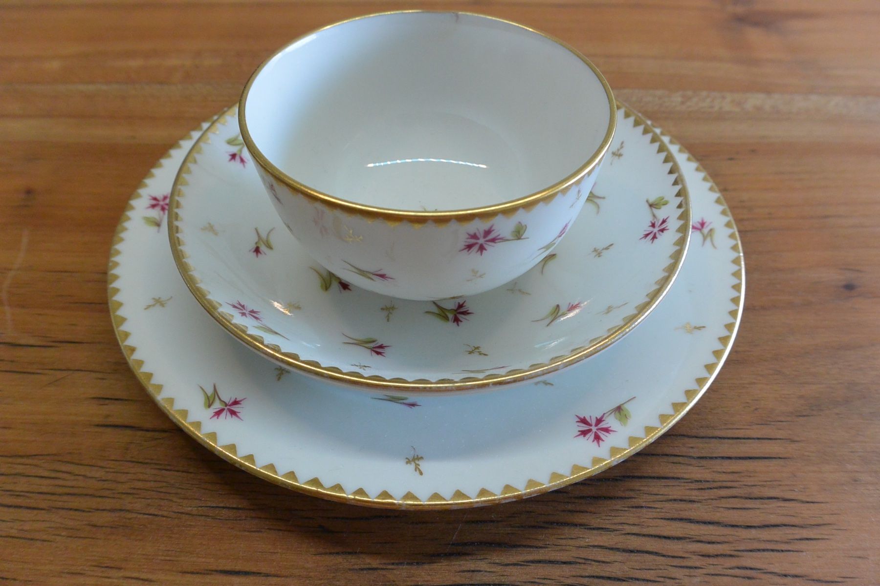 Set di piatti: Original Nyon Porcelain: 2 Koppchen mit Unterteller – Usato da Meilen venduto da stocki56 1