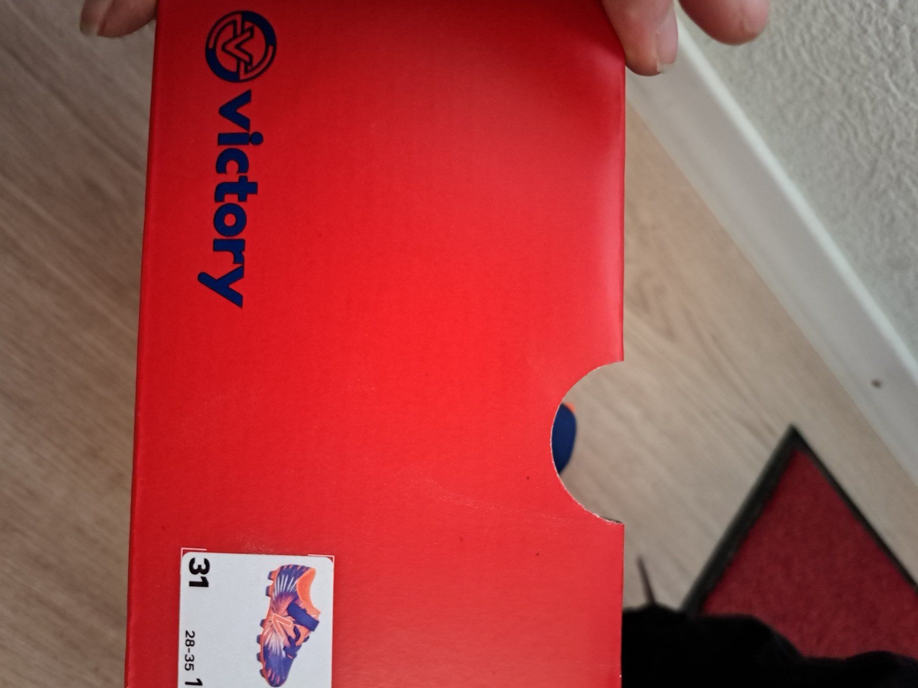 Victory Scarpe per ragazzi: Chaussures de foot Victory, taille 31, Protèges tibia – Usato da Pampigny venduto da aur_h5sl 1