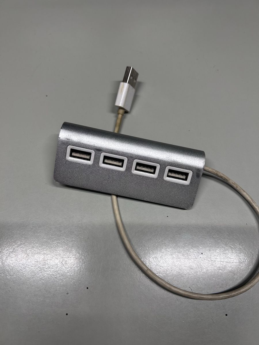 Hub & Switch: Hub USB 4 Porte – Usato da Giubiasco venduto da LorisVale 2