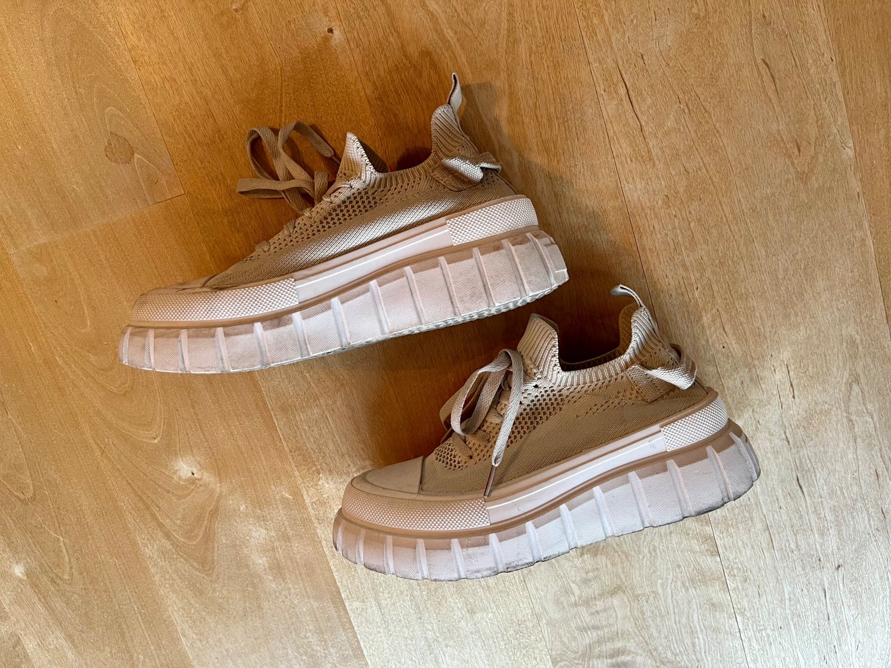 Scarpe da donna: Stylische, Strick-Sneaker, Gr. 37.5 Plateau – Usato da Scharans venduto da Weltkind 2