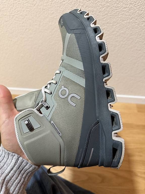 Damenschuhe: Wasserdichte On Cloud Wanderschuhe – Gebraucht aus Burgdorf von awa_2gwj 1