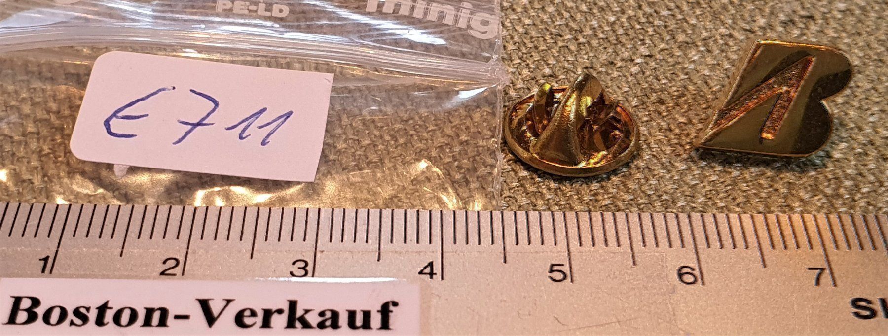 Placchette & Badge: E711 - 3D Pin Gldiges Bridgestone B Logo – Usato da Reinach BL venduto da Boston-Verkauf 2
