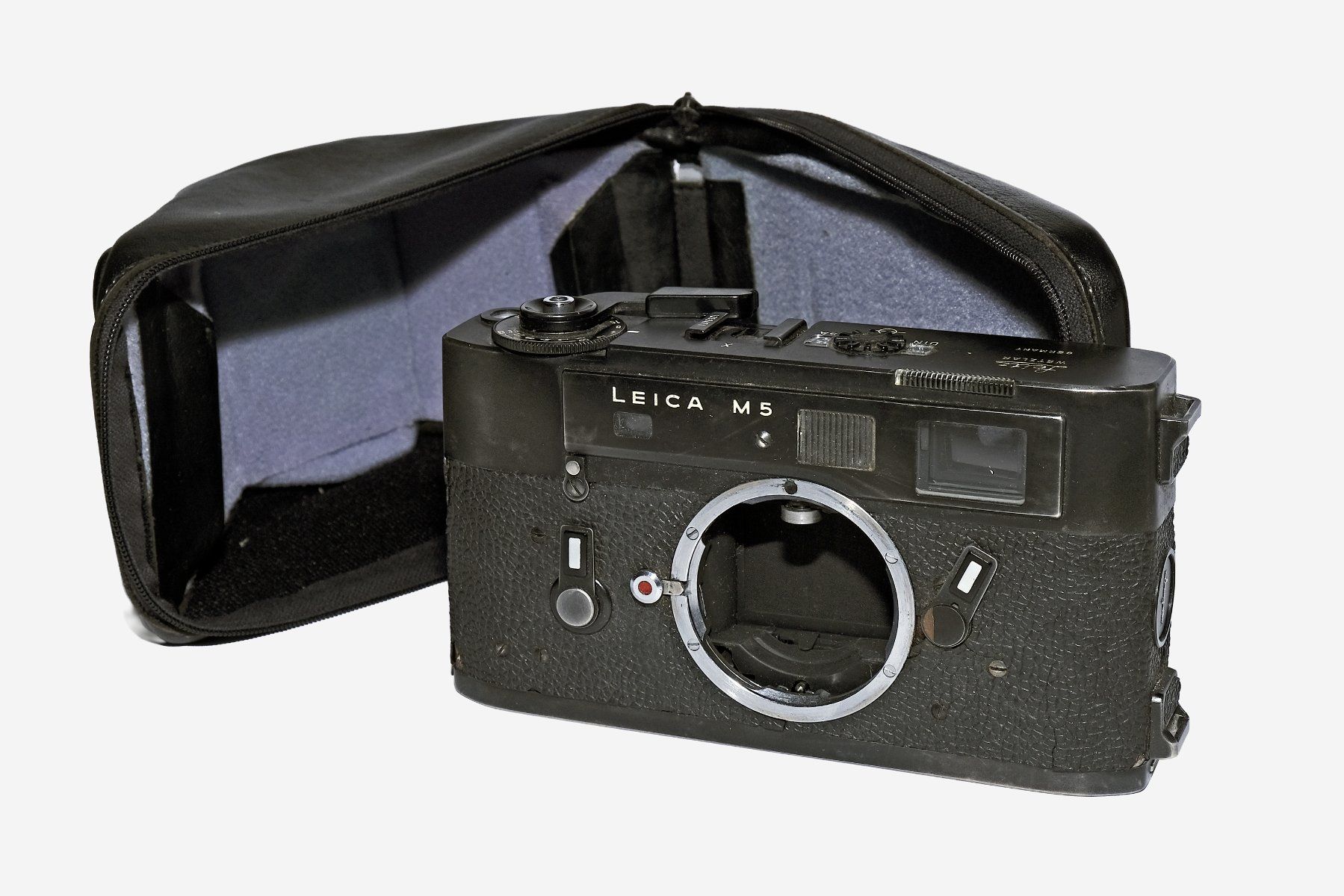 Leica Fotocamera: Leica M5 Body + Original Leitz Everready Case Black – Usato da Basel venduto da dridieba