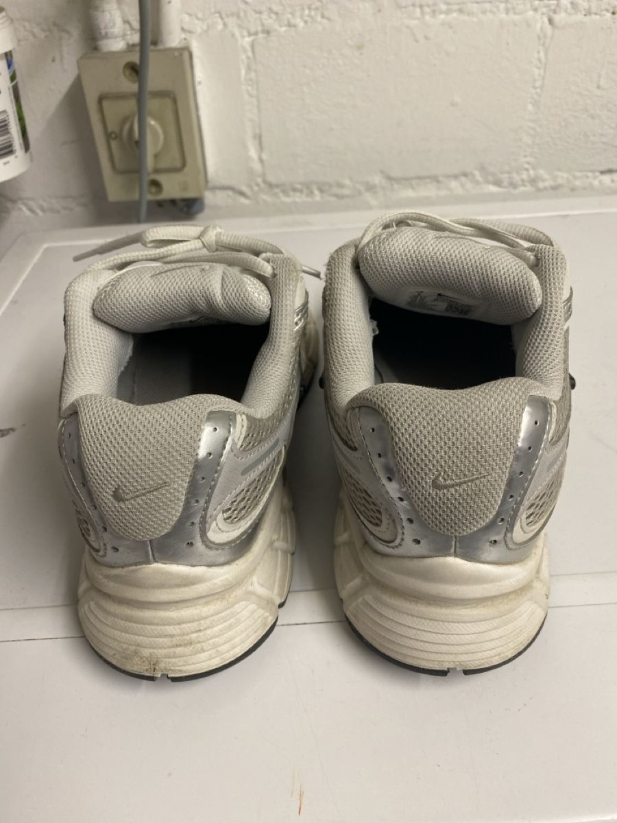 Nike Herrenschuhe: Nike V5 RNR Sneaker silbern Grösse 39, gebraucht – Gebraucht aus Gerlikon von citytiger 3