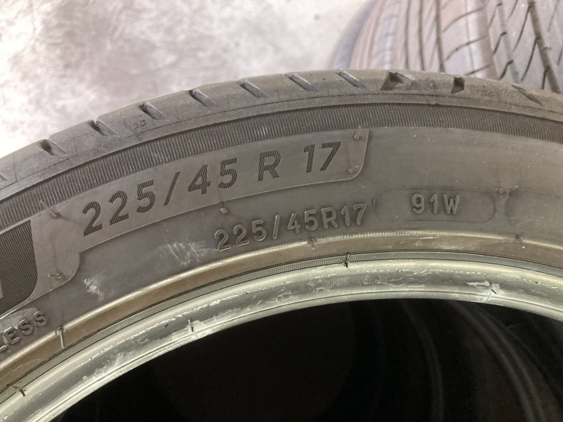Michelin Pneus & Kompletträder: 225/45R17 Sommerpneu Michelin – Gebraucht aus Cham von WB2223 2