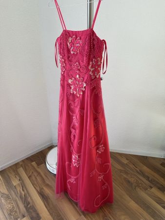 Festliches Kleid „Niente“ mit Stickereien, pink, Gr. 34