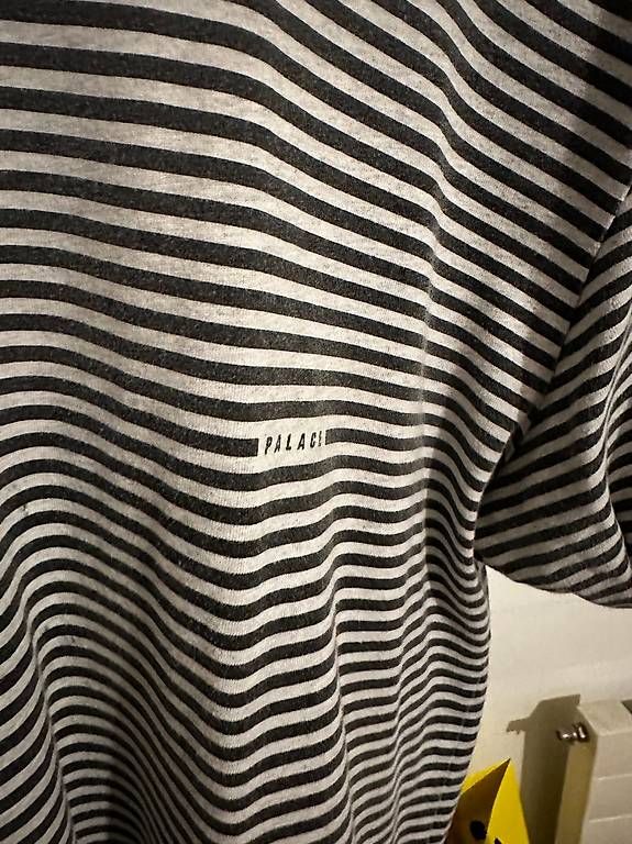 T-shirts: Palace T-Shirt – D'occasion à Binningen par Ramon_01 1