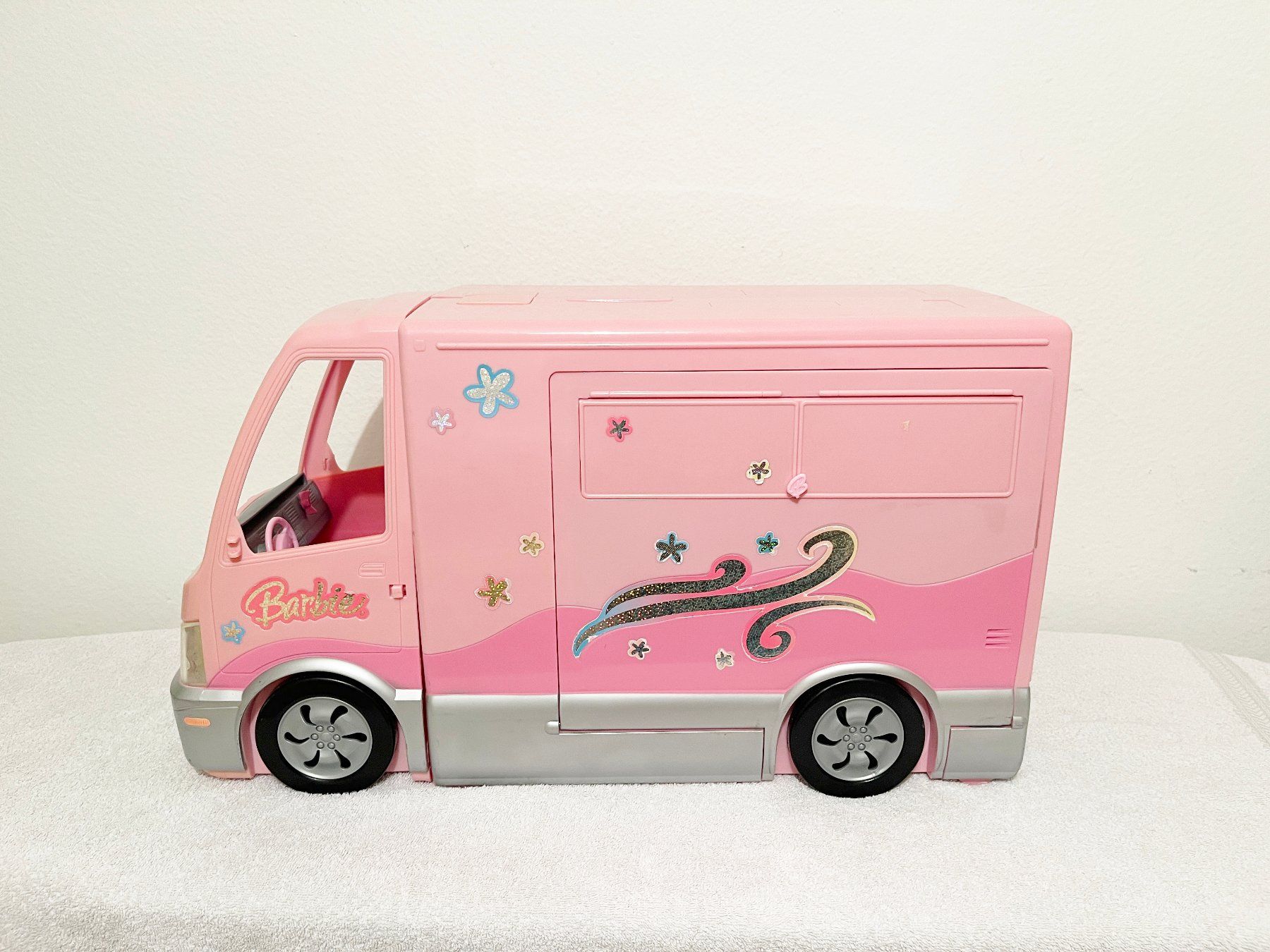Giocattoli: Barbie Campingwagen mit Pool – Usato da Glattbrugg venduto da Ariel012