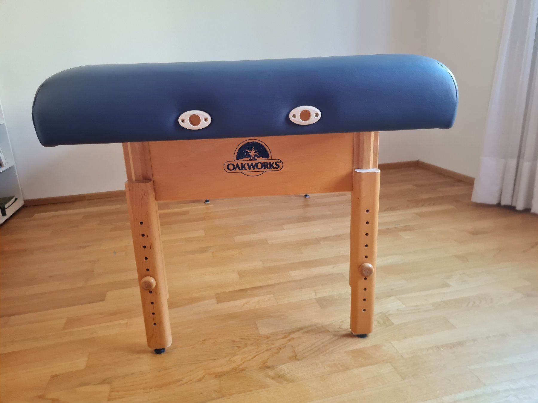 Massagegeräte: Table de massage OAKWORKS – Gebraucht aus Fribourg von tib_29rj