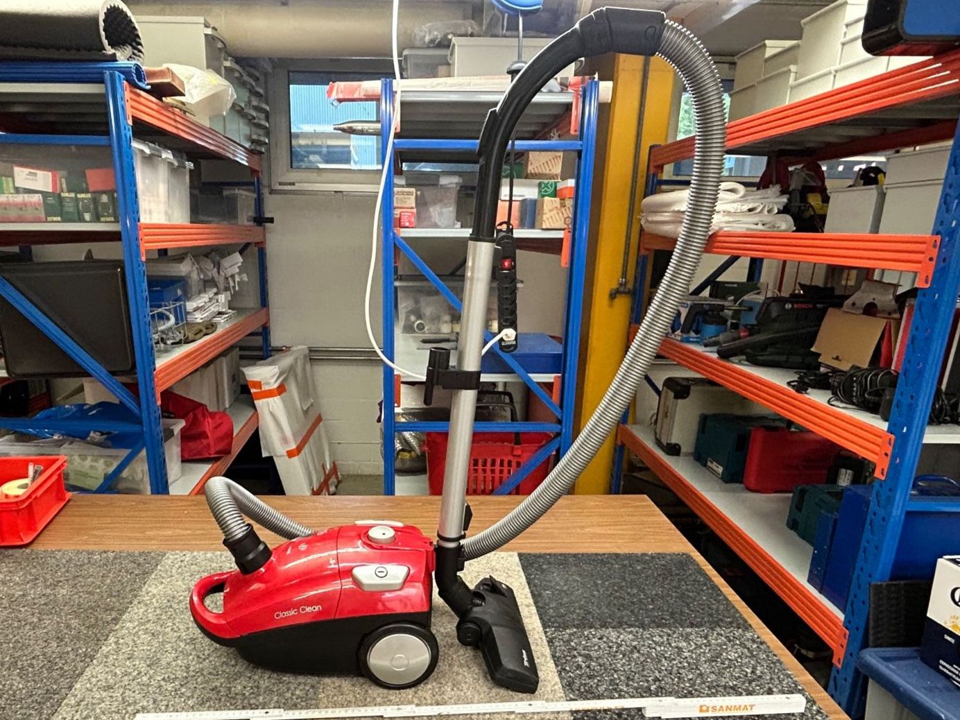 Trisa Aspirapolveri & Accessori: Staubsauger Trisa Model T 6683 Rot – Usato da Malters venduto da DPHandel