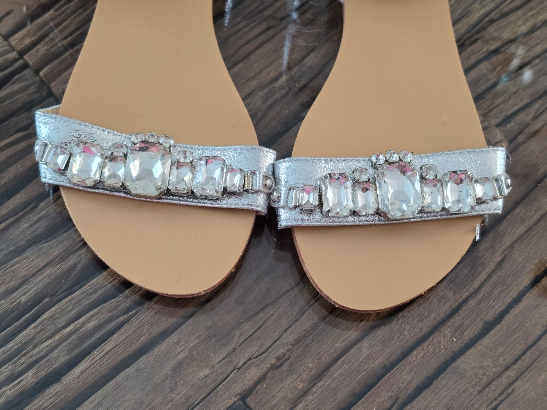 Scarpe da donna: Silberne Sandalen mit Strasssteinen, Gr.37 – Usato da Birr venduto da V-K 1