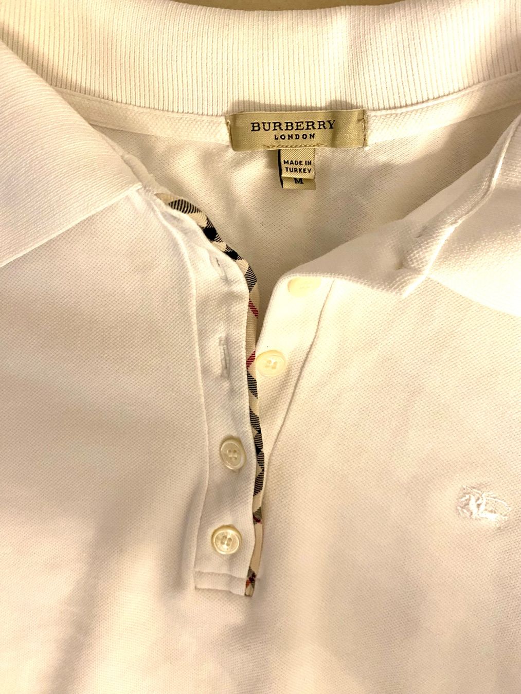 Burberry T-Shirts: Buerberry Oberteil – Gebraucht aus Triesen von vla_z6rh 1